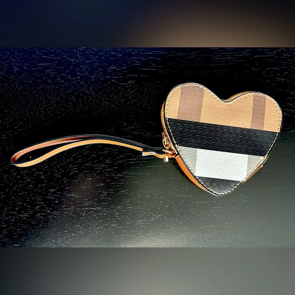 WRISTLET COIN PURSE | Heart-Shaped Plaid Pattern